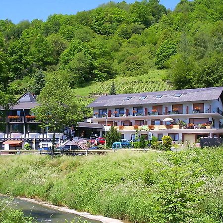 Landhotel Weinhaus Treis Weinähr 외부 사진