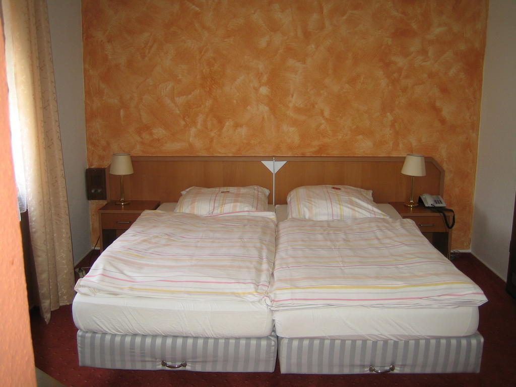 Landhotel Weinhaus Treis Weinähr 객실 사진