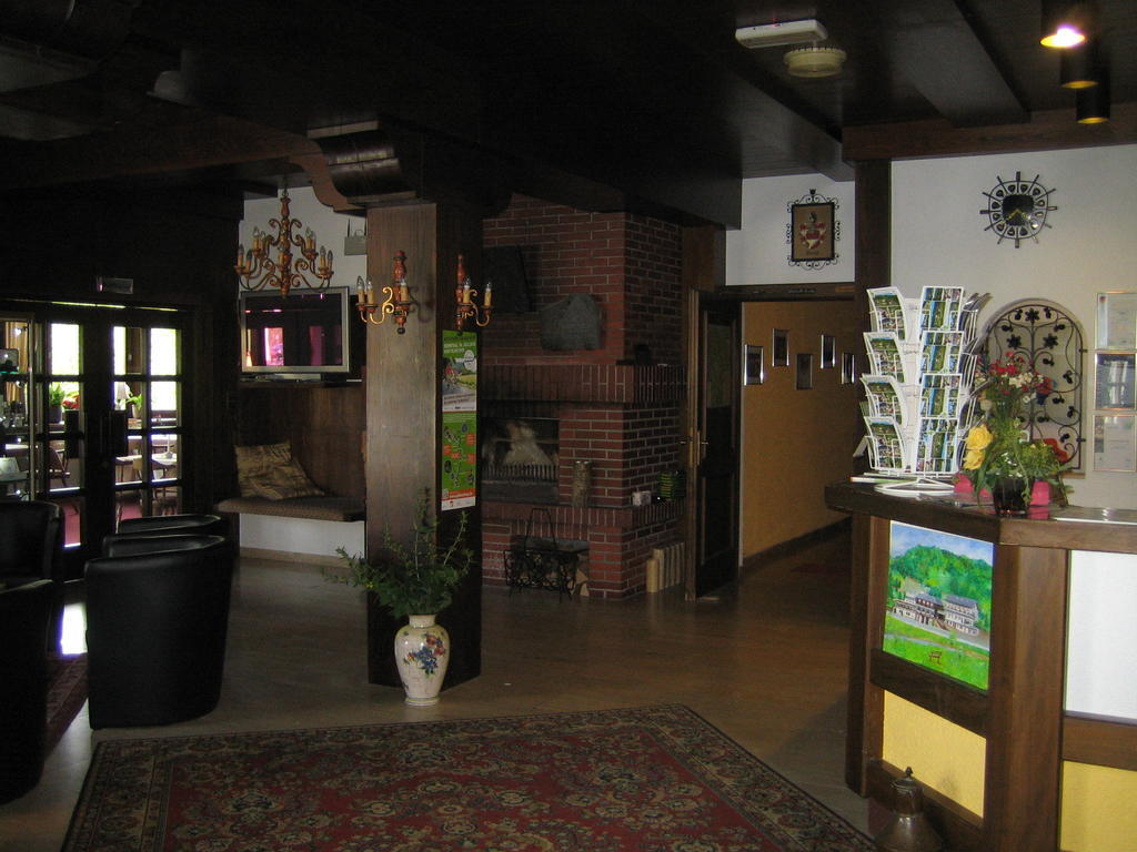 Landhotel Weinhaus Treis Weinähr 외부 사진